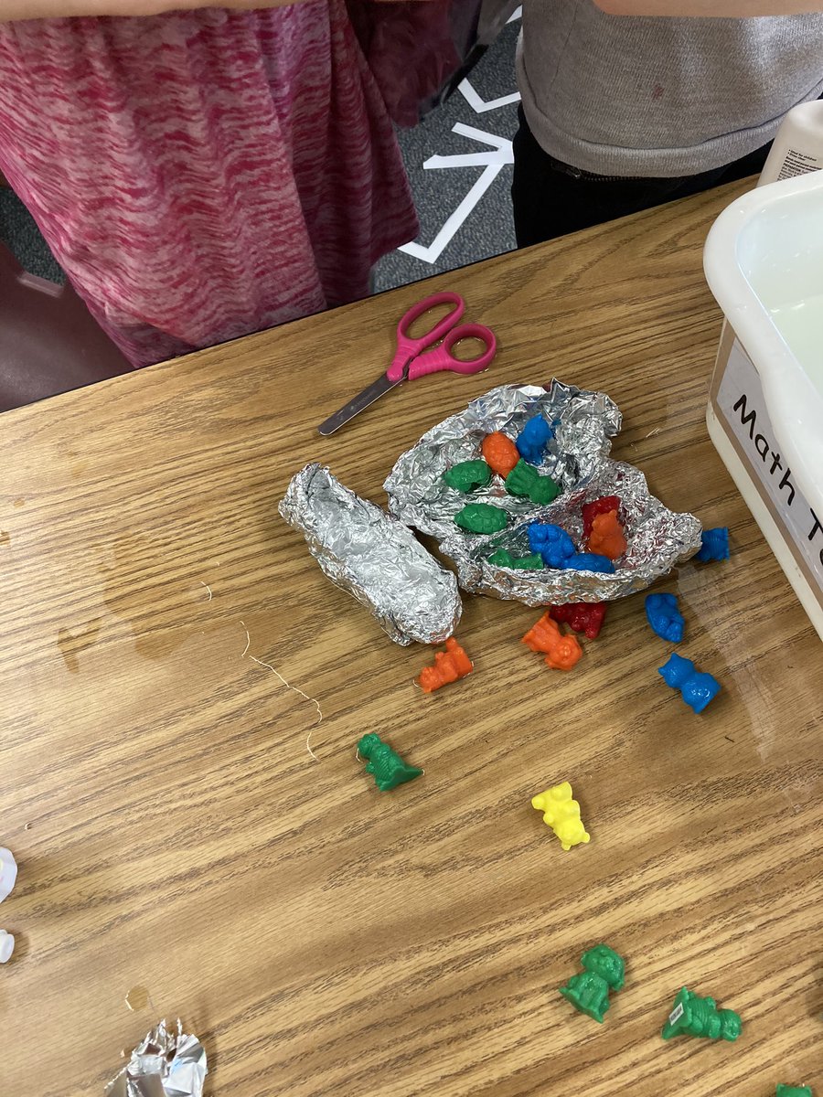 MikaylaClarke17's tweet photo. We decided to combine our science with our newfound interest in the Titanic to see if we could build some โunsinkableโ boats. Glad to see that several students included lifeboats for their passengers! #learningeverywheretogether #pssdprideandjoy https://t.co/3aNGsnRlfx