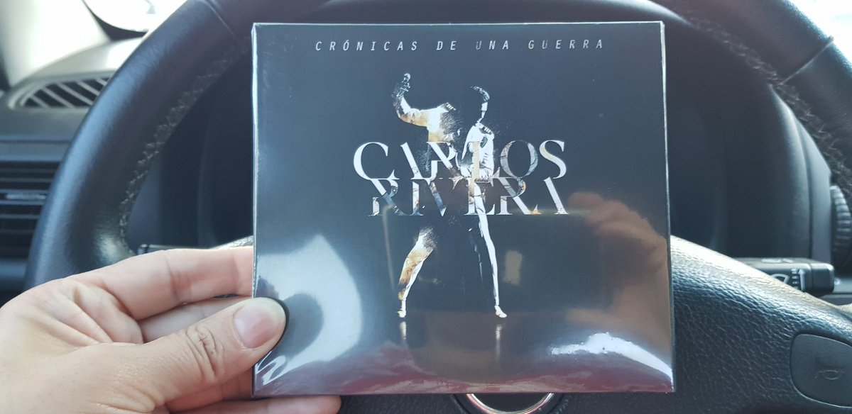 elia96134096's tweet photo. @_CarlosRivera Siiii.ya hace 4 días que lo tengo @_CarlosRivera y no paro de escucharlo en el auto.
Quería que el DVD sea interminable.
Me quedé con ganas de más de #cronicasdeunaguerra. Queremos volver a verte en 🇦🇷 https://t.co/Jn30PCeUZZ