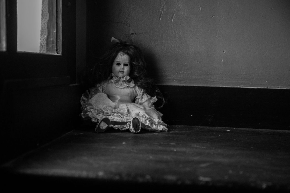 levmauc's tweet photo. Netflix estrena hoy HAUNTED: LATINOAMERICA, la serie documental de terror sobre posesiones, leyendas, muñecos malditos, fantasmas, sucesos paranormales y casas encantadas en Latinoamérica contado por las personas involucradas en los casos. https://t.co/51HlVelxio