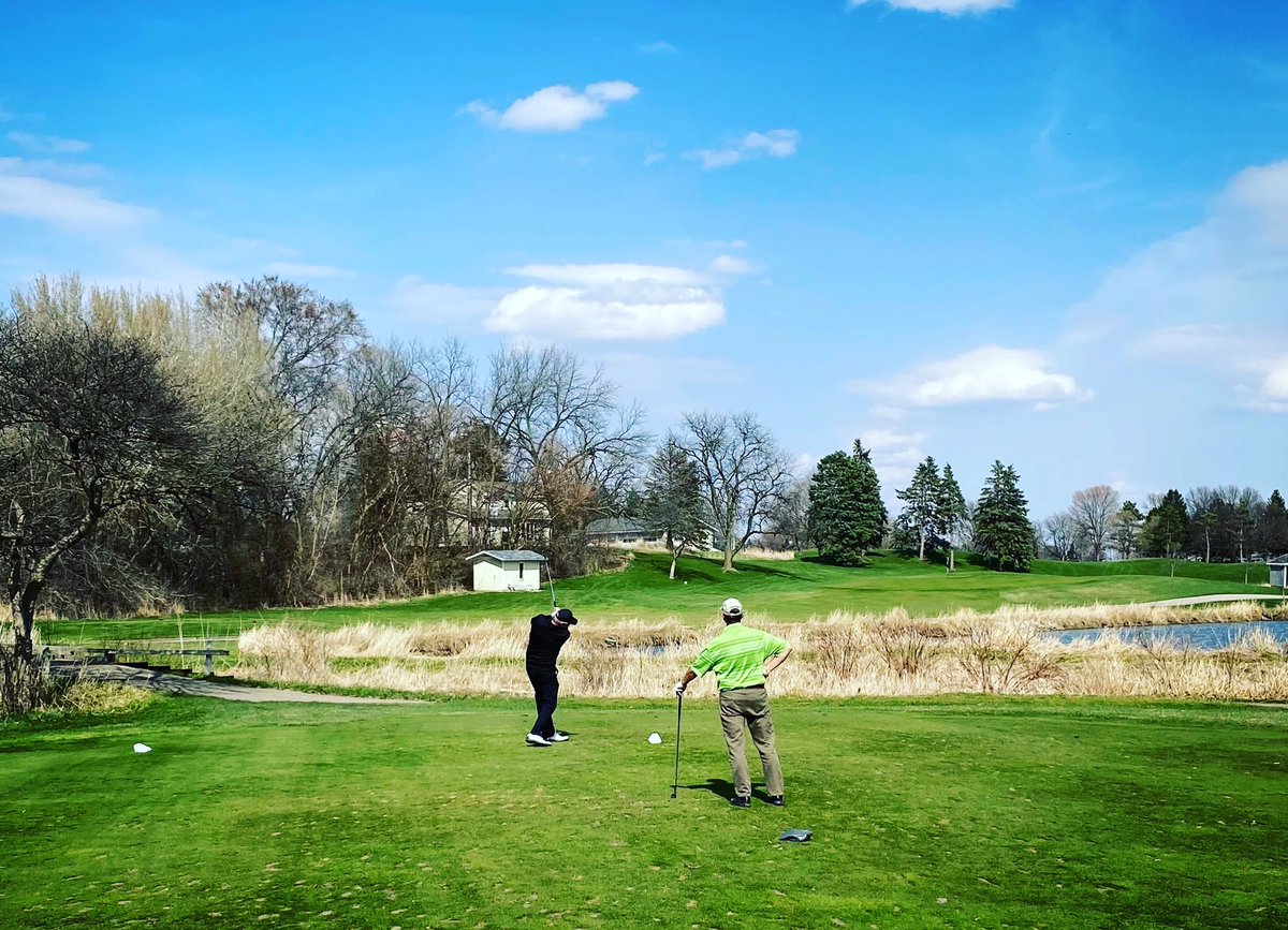 The 15th #teebox giving us those #summervibes today! ☀️⛳️ #par3 #acetime #primeconditions #springbirdies