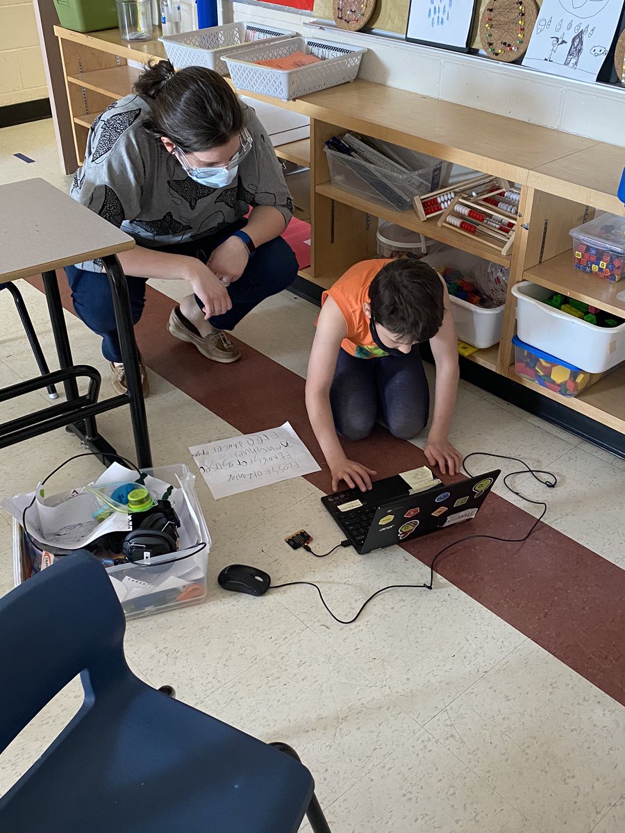 Vandenberg_OCSB's tweet image. Big shoutout to @KarynHepburn (a.k.a The Queen of Math) for coming to do some coding with us this week. Ss coded their own body breaks! @McHughEduCentre #mchughproud #ocsbcoding