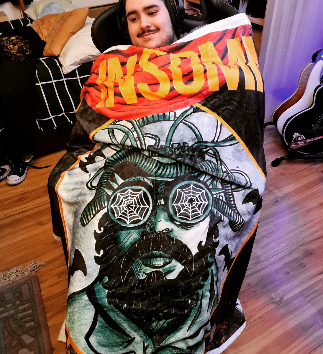sormoky's tweet photo. De chill viendo a @reyinsomne https://t.co/N9wbwUxtsR