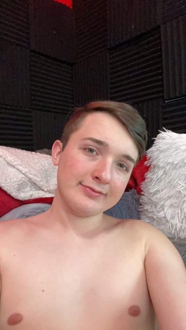 Hey guys I&rsquo;m now live on chaturbate xtylercam69 https://t.co/BkdtY1O8SM