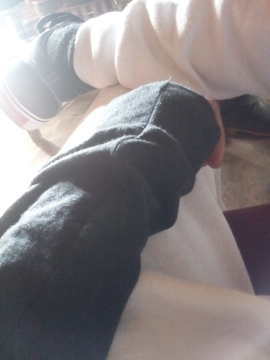 itserson's tweet photo. Bye michi 😔😥💖 hasta me puse ropa blanca y negra hoy 😔 https://t.co/CVYyXmVnPg