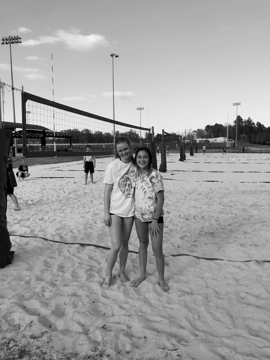 ButlerHSVB's tweet image. Spotted some bulldogs putting in some work on the sand. #gobulldogs #beachvolleyball #SpringTraining