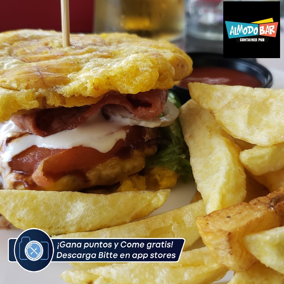atiruzotaner's tweet photo. La original hamburguesa de patacón PATABURGIER #ComparteConBitte https://t.co/8YWgqpaP3p
