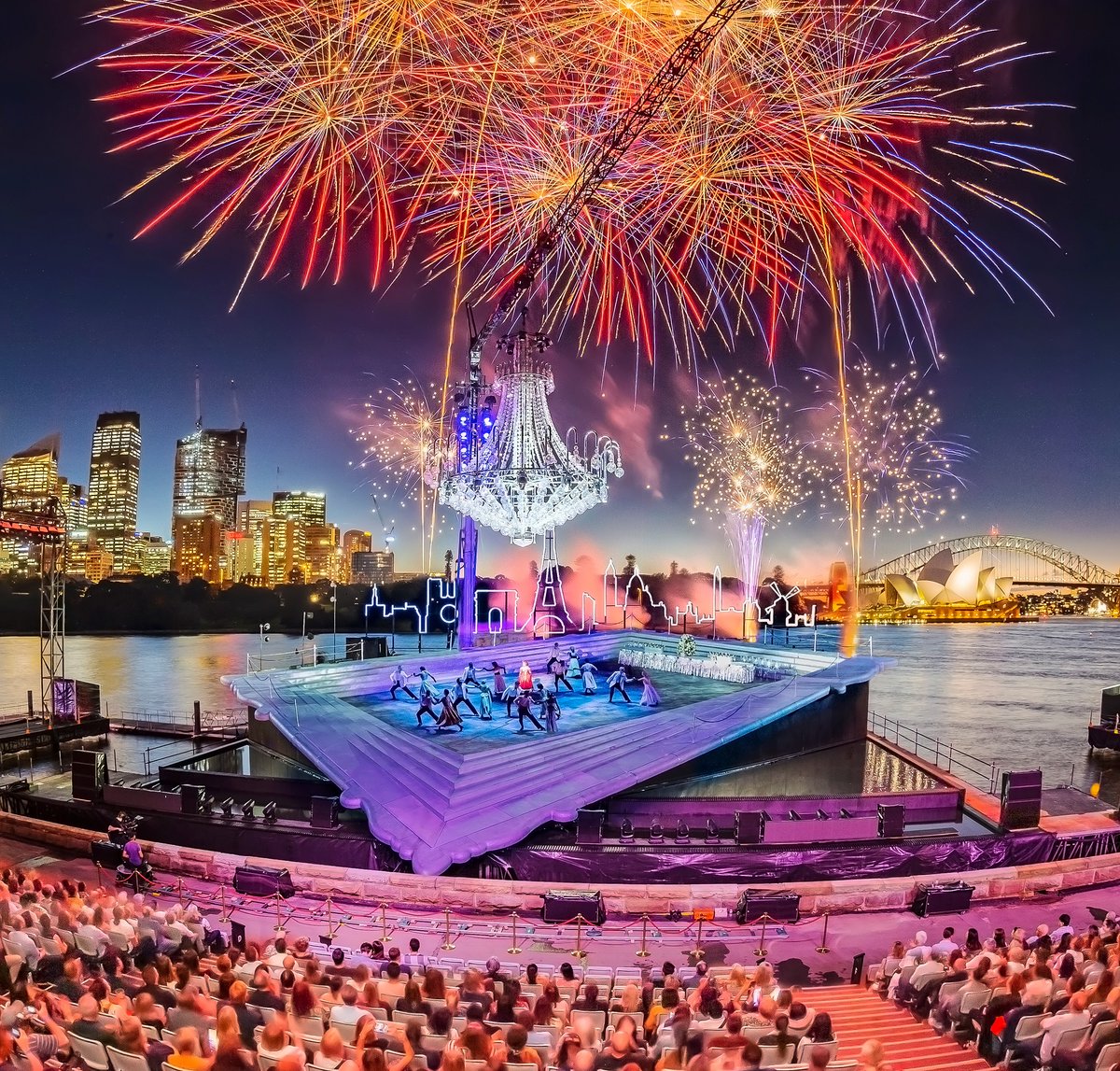 BotanicSydney's tweet image. .@OperaAustralia's #LaTraviata for #HandaOpera on #SydneyHarbour opened in spectacular fashion, with the season running until 25 April. Experience a Sydney night out like no other, including a sensational fireworks display bit.ly/2Phpc8V #SeeAustralia 📸 Opera Australia