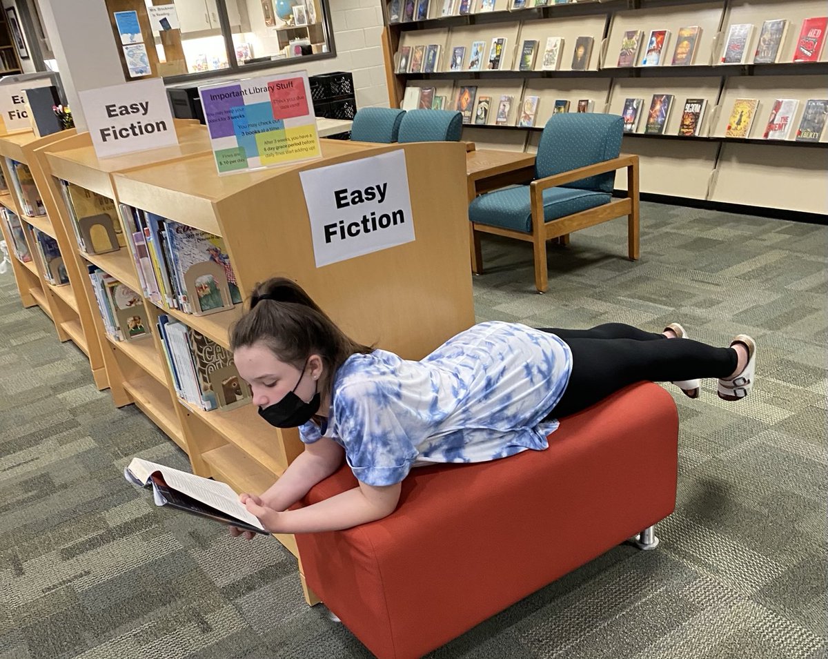 HtmsLibrary's tweet image. More wonderful scenes from the library today... first in-person checkouts! #htmsreads #covidschool #pandemiclife #trussvillelearns #mylibrarystory #ALlibraries