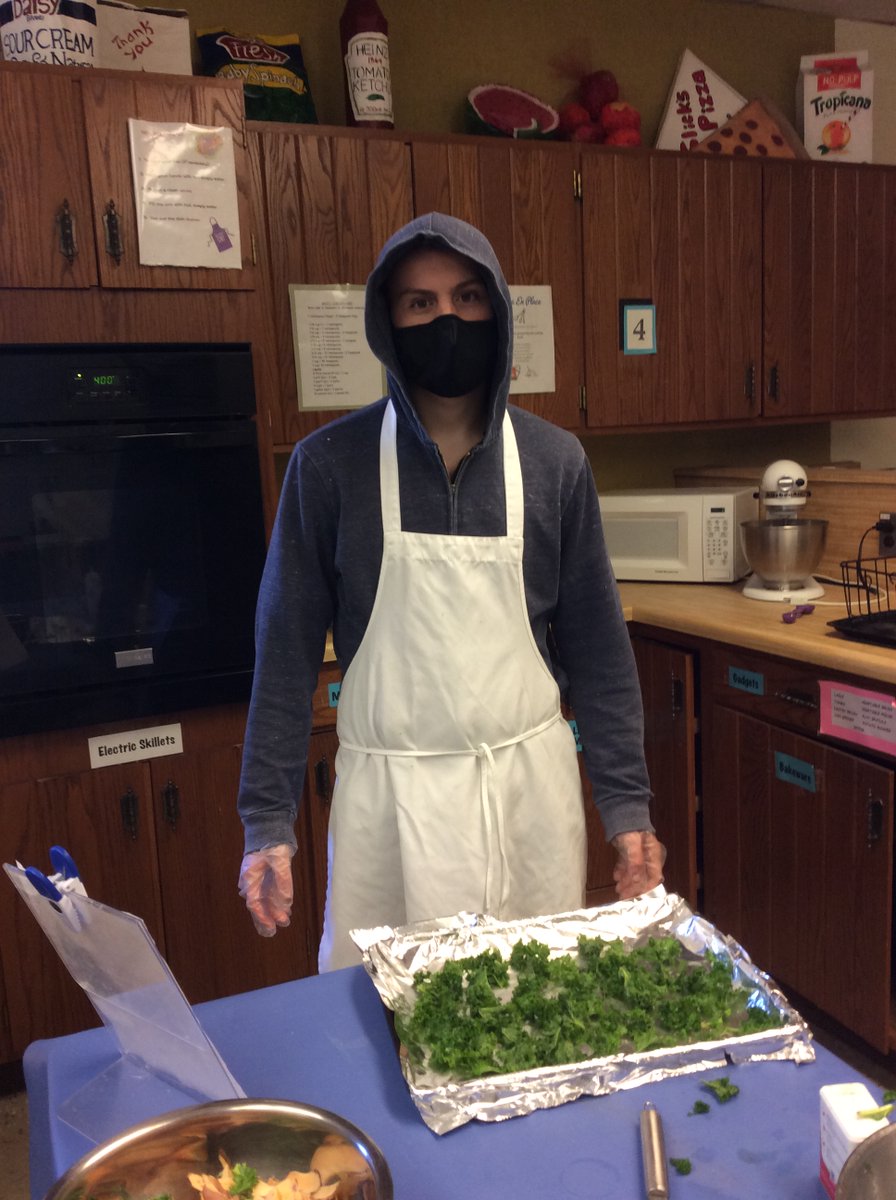 aznash13's tweet photo. Culinary Arts 1 students make Kale Chips, Parsnip and Sweet Potato Fries, Roasted Turnip and Brussel Sprouts  #MarchNutrtionMonth #OOBschools https://t.co/stICMuhOGg
