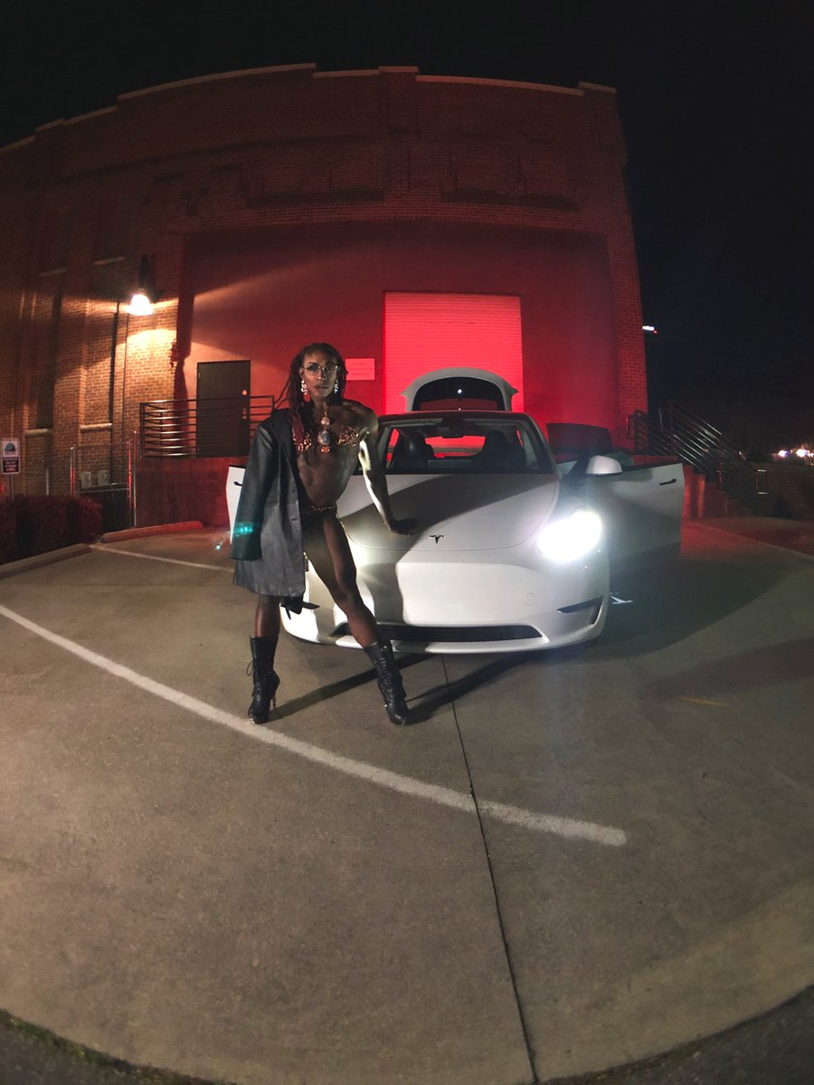 LEGENDOFKHX05's tweet photo. The real ones ft Shay Stifelman โ๐๐ ๐ค// ๐ธ: @monsieur___ // ๐: @VenusWraps & Earth Bound Charms//๐: Naomi Dix // #EdnaModeVideo #KHX05Szn #KHX05 #NeverNormalSoundSystem #NeverNormalRecords #BlxckKxtEP #SupportBlackTransArtists #TransModel #Trans #GullahGeechee #Tesla https://t.co/NehN4tnHie
