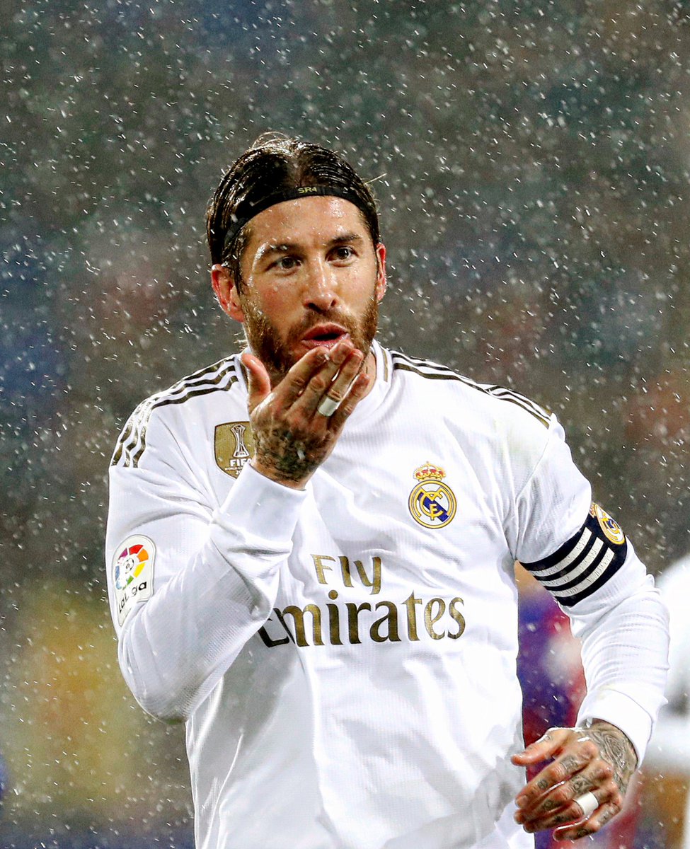 Juezcentral's tweet photo. Qué locura pensar que además de ganar 4 Champions, 2 Eurocopas y 1 Mundial como protagonista, siendo defensor, lleva 127 goles e hizo gol en 2 finales de Champions, en 2 finales de Supercopa de Europa y en una final de Mundial de Clubes. Feliz cumpleaños 35 al gran Sergio
[📸EFE] https://t.co/n9xWSwF705