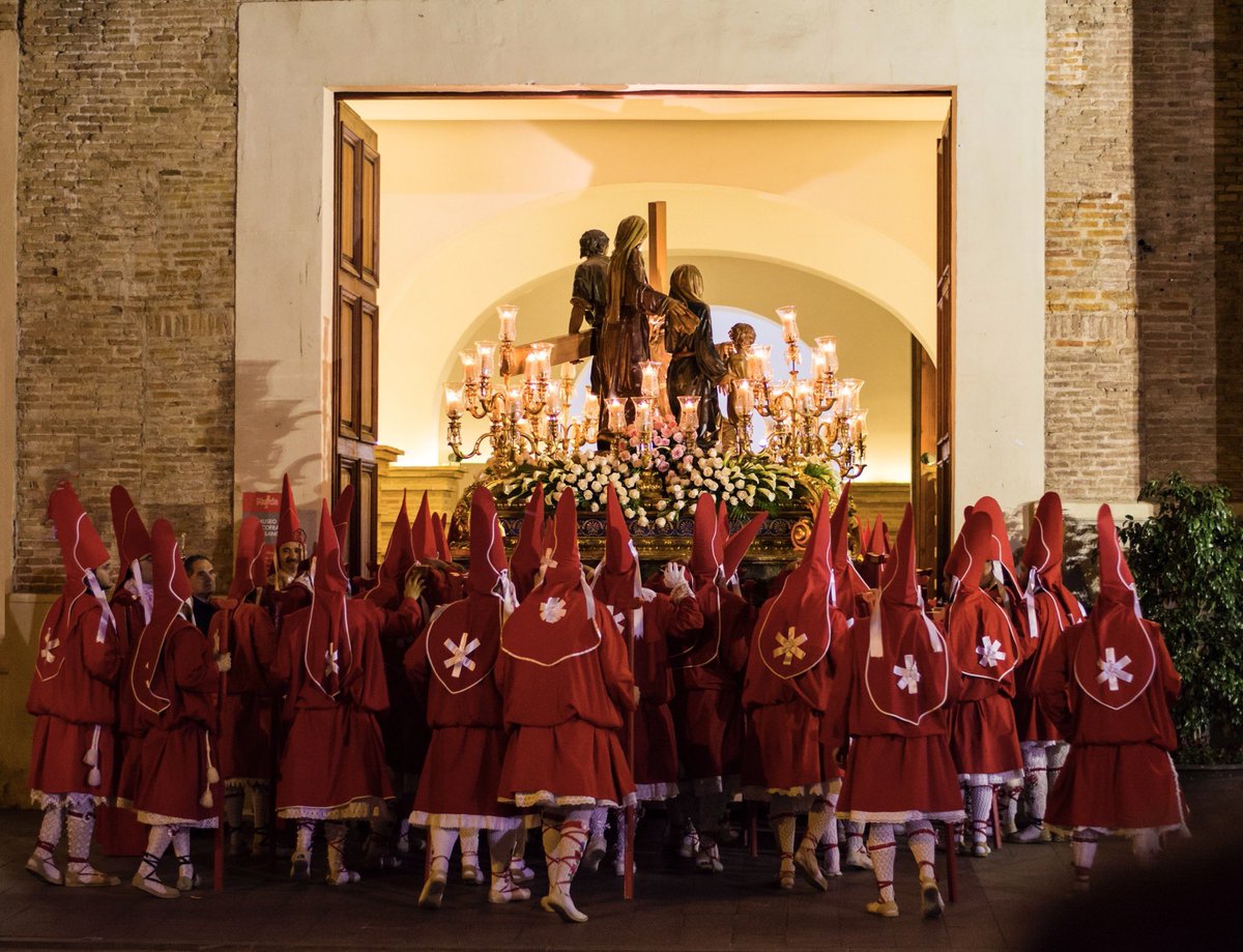rubenbago's tweet photo. Hoy es Miércoles Santo.

Pronto volverán a procesionar las Hijas de Jerusalem por las calles de Murcia... https://t.co/ZMT1DV1Y8f