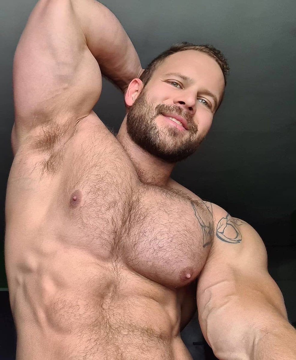 TetasDeHombre's tweet photo. Grandes tetas @TetasDeHombre2 https://t.co/tamdblN9Tb