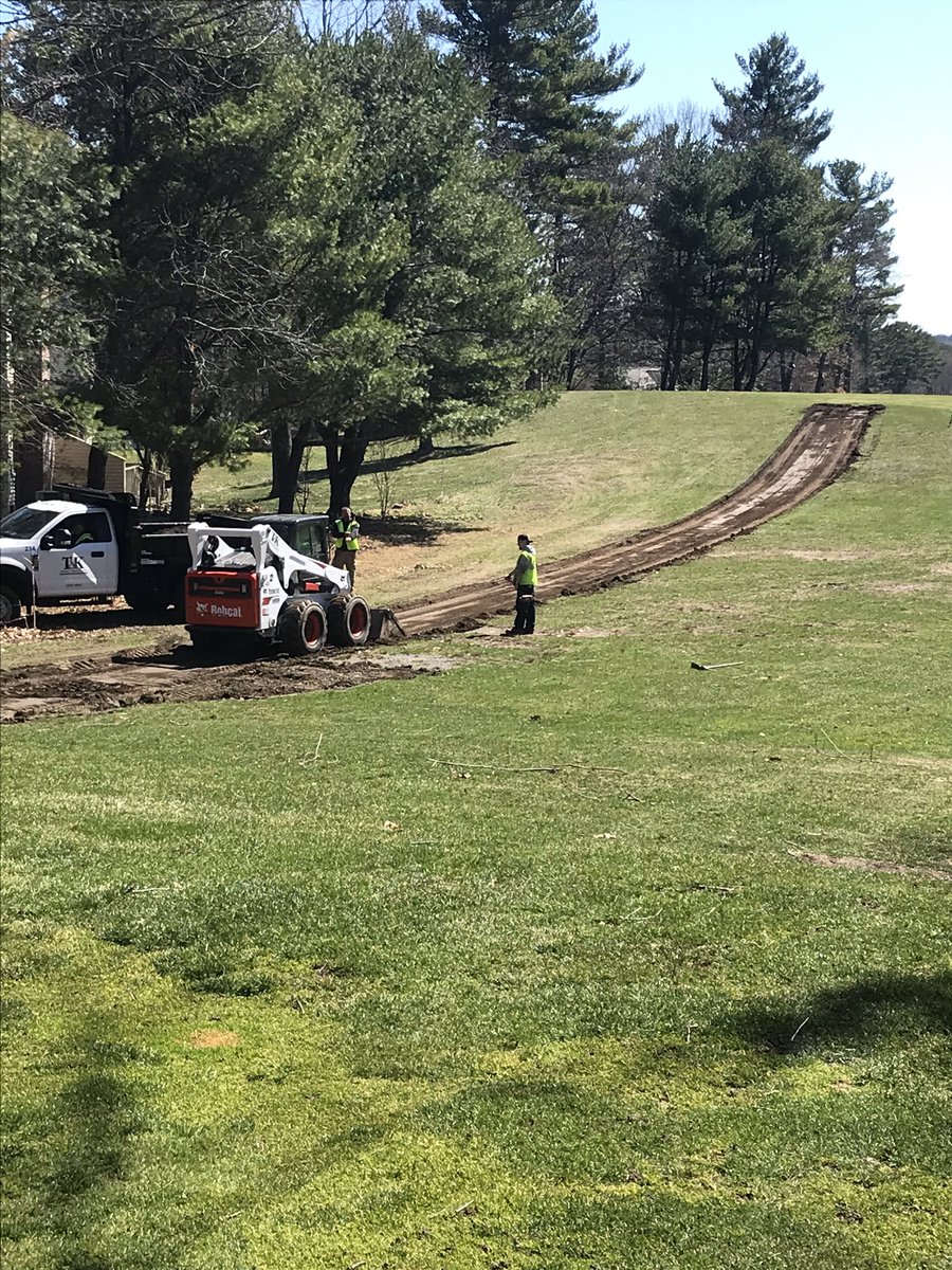 teddTcc's tweet photo. Making progress! New path on 8 tee. https://t.co/KXJoo7L4bd