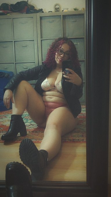 Me and my face are doing better ✨🤗 oh yeah aren't my rolls so cute here? 🥺🤗🥰 https://t.co/MSCP1lOKJ3