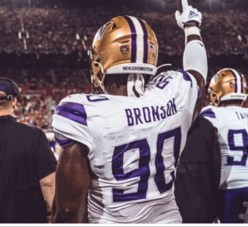Last Chance:Draft Buzz: Catching up with University of Washington DT/DE Josiah Bronson https://t.co/5c1FX52Ozl #NFL #NFLDraftNews https://t.co/00wgEy6F8W