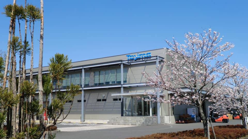 teshimaintlcorp's tweet photo. Take a look at these pictures which were taken by our new staff.

Teshima’s cherry blossom has bloomed.
In Japan, April is the best season to see cherry blossom.

When I see this cherry blossom blooming every April, I wish for the company’s continued growth just like these. https://t.co/tXWRpXpfG1