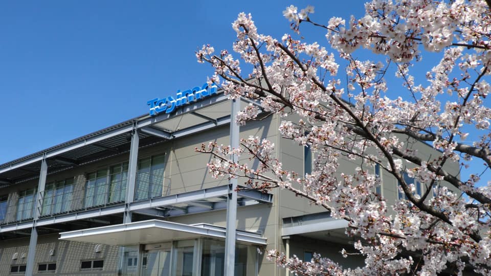 teshimaintlcorp's tweet photo. Take a look at these pictures which were taken by our new staff.

Teshima’s cherry blossom has bloomed.
In Japan, April is the best season to see cherry blossom.

When I see this cherry blossom blooming every April, I wish for the company’s continued growth just like these. https://t.co/tXWRpXpfG1