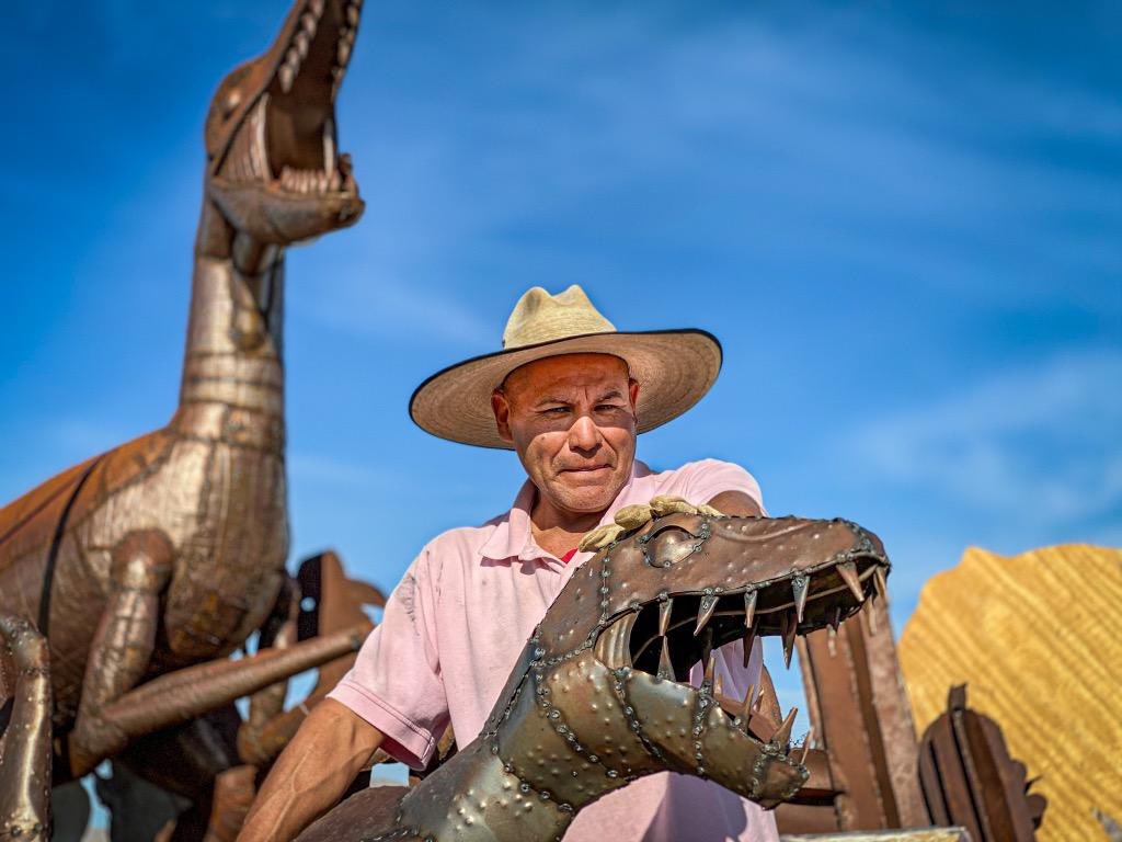 dremtz96's tweet photo. @KESQ This was my father,Andrés. I’m in such disbelief. He was a great man that didn’t deserve this. If anybody has information please contact DHS POLICE DEPARTMENT +1 (760) 329-2904
 He loved bringing a smile to people’s faces with his work. RT PLEASE https://t.co/dFNkllEXIO