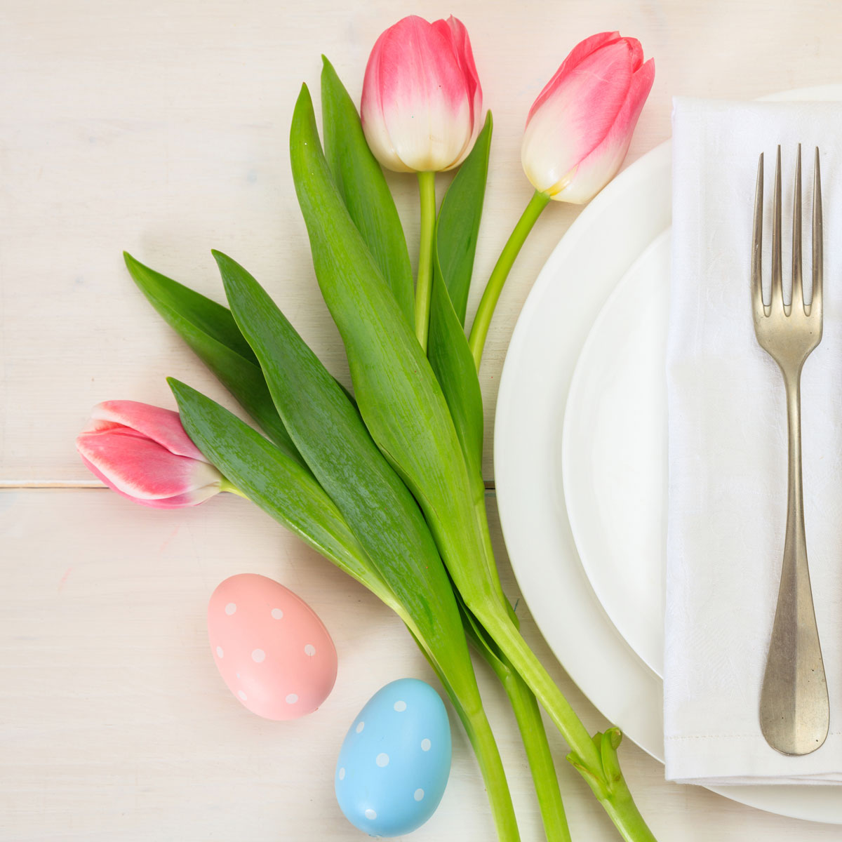 StrathconaHotel's tweet photo. Take a break from cooking this Easter!⠀
⠀
Our friends at Café Nicole and Café Locale have teamed up to create a 3-course Easter Feast menu - available to order now for pickup (at Café Locale) on April 3rd or 4th.

Order now! https://t.co/I2lIZgJzhf https://t.co/XvYfIGs4Bo