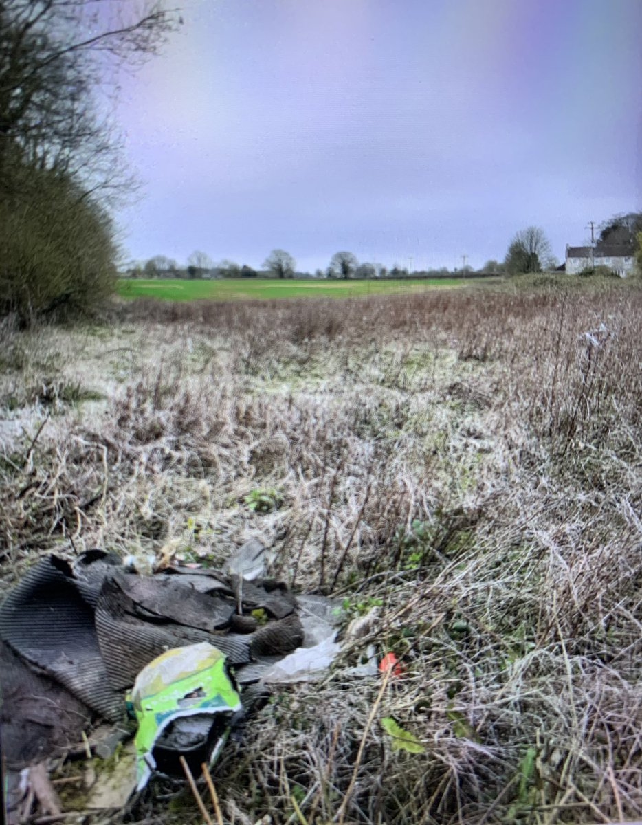#CommunityPayback - Another cracking day at #MidsomerNorton Methodist Church. Service Users working hard to clear vegetation and dig drainage channels. JH/pe