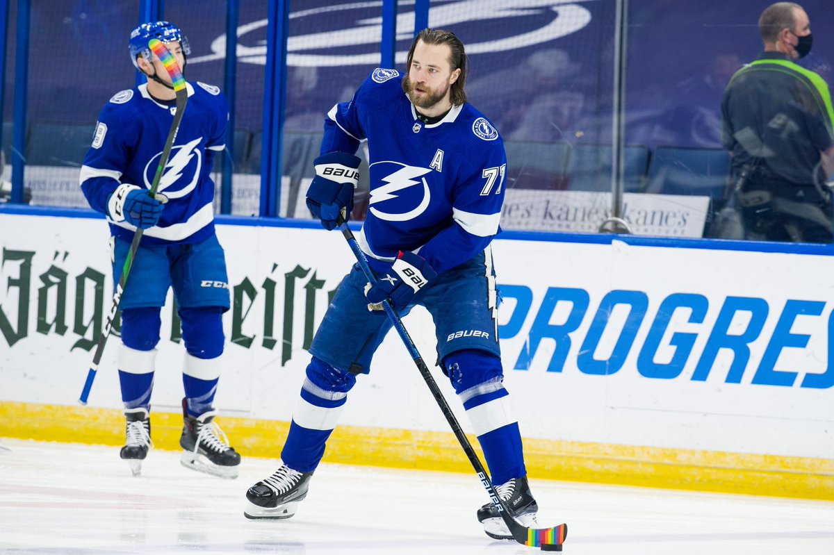 TBLightning's tweet photo. Happy #BoltsPrideNight! 🏳️‍🌈

#GoBolts https://t.co/Ssp5YJUF3U
