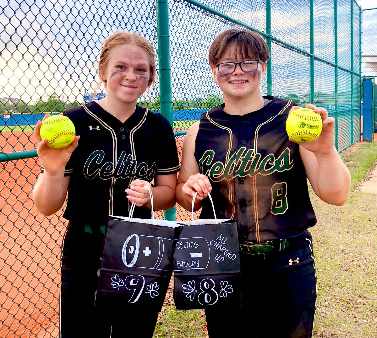 TCHS☘️SOFTBALL tweet media