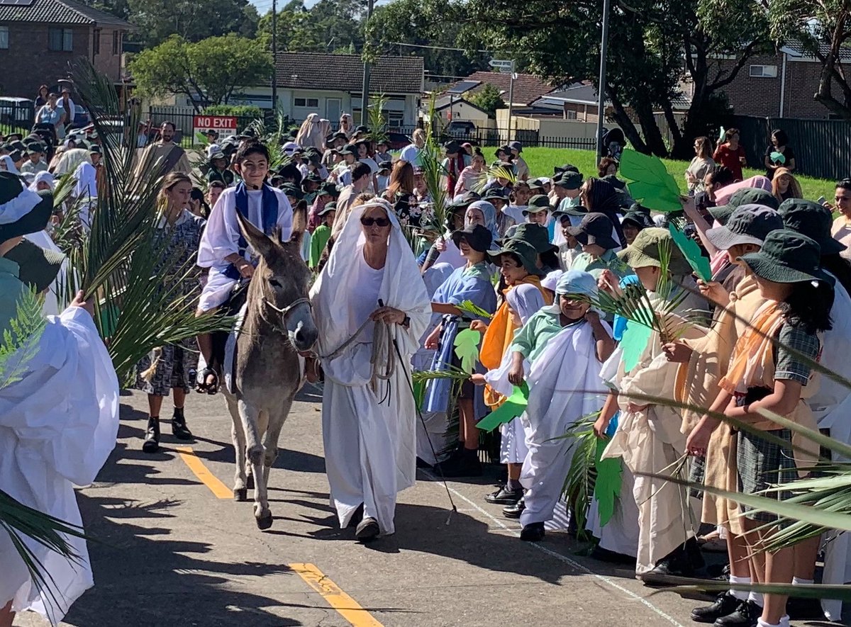 SydCathSchools's tweet photo. Holy Thursday: Our schools have commemorated #HolyWeek beautifully, with reenactments of Palm Sunday, the Stations of the Cross, the Last Supper and the Washing of the Feet. https://t.co/jXY0zqNzwd