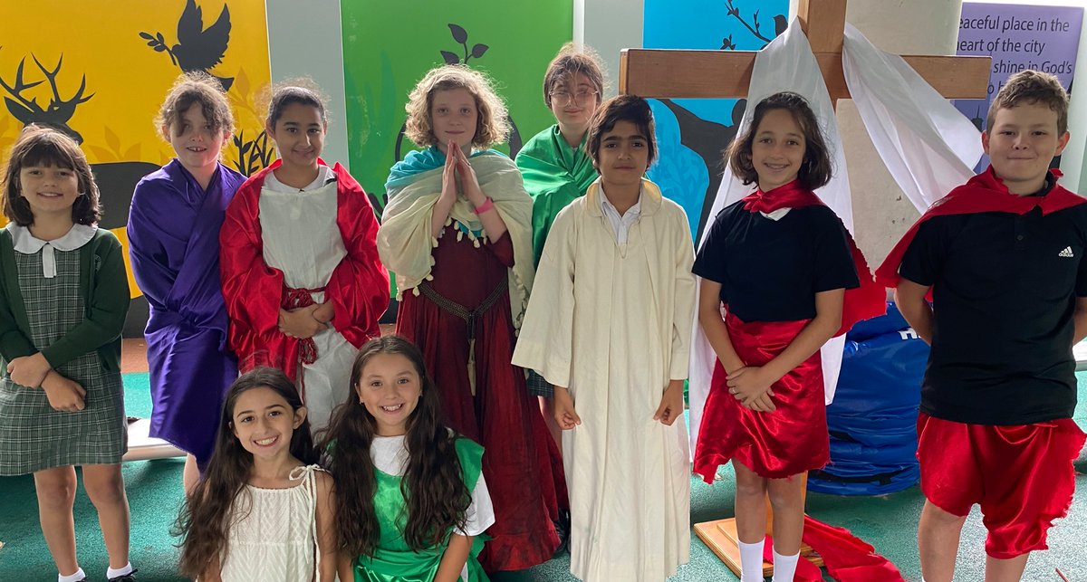SydCathSchools's tweet photo. Holy Thursday: Our schools have commemorated #HolyWeek beautifully, with reenactments of Palm Sunday, the Stations of the Cross, the Last Supper and the Washing of the Feet. https://t.co/jXY0zqNzwd