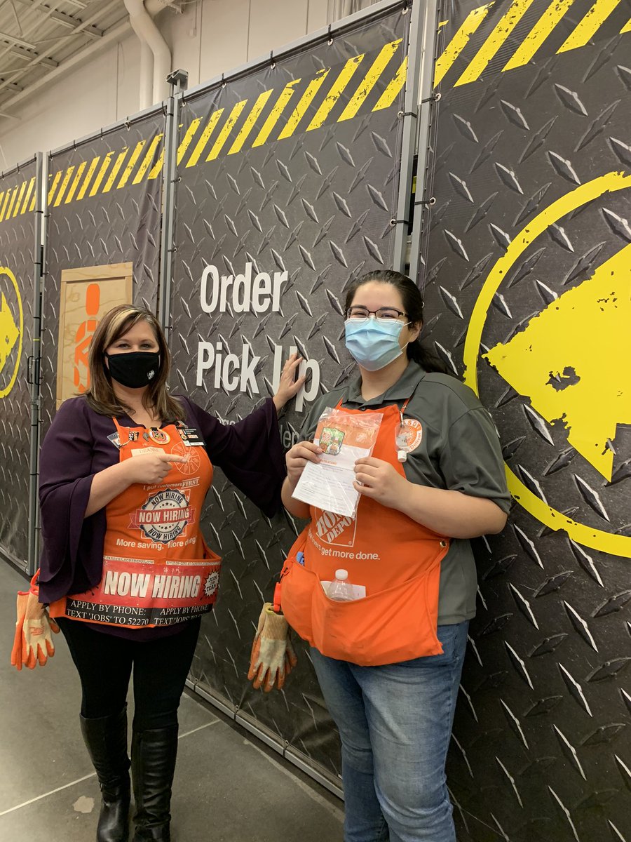 Recognizing these amazing associates at our Burlington store for what they do every day to make our customers experiences the very BEST! #GetInvolved <a href="/THDHAMEISTER/">Keith Hameister</a> @TracieD317