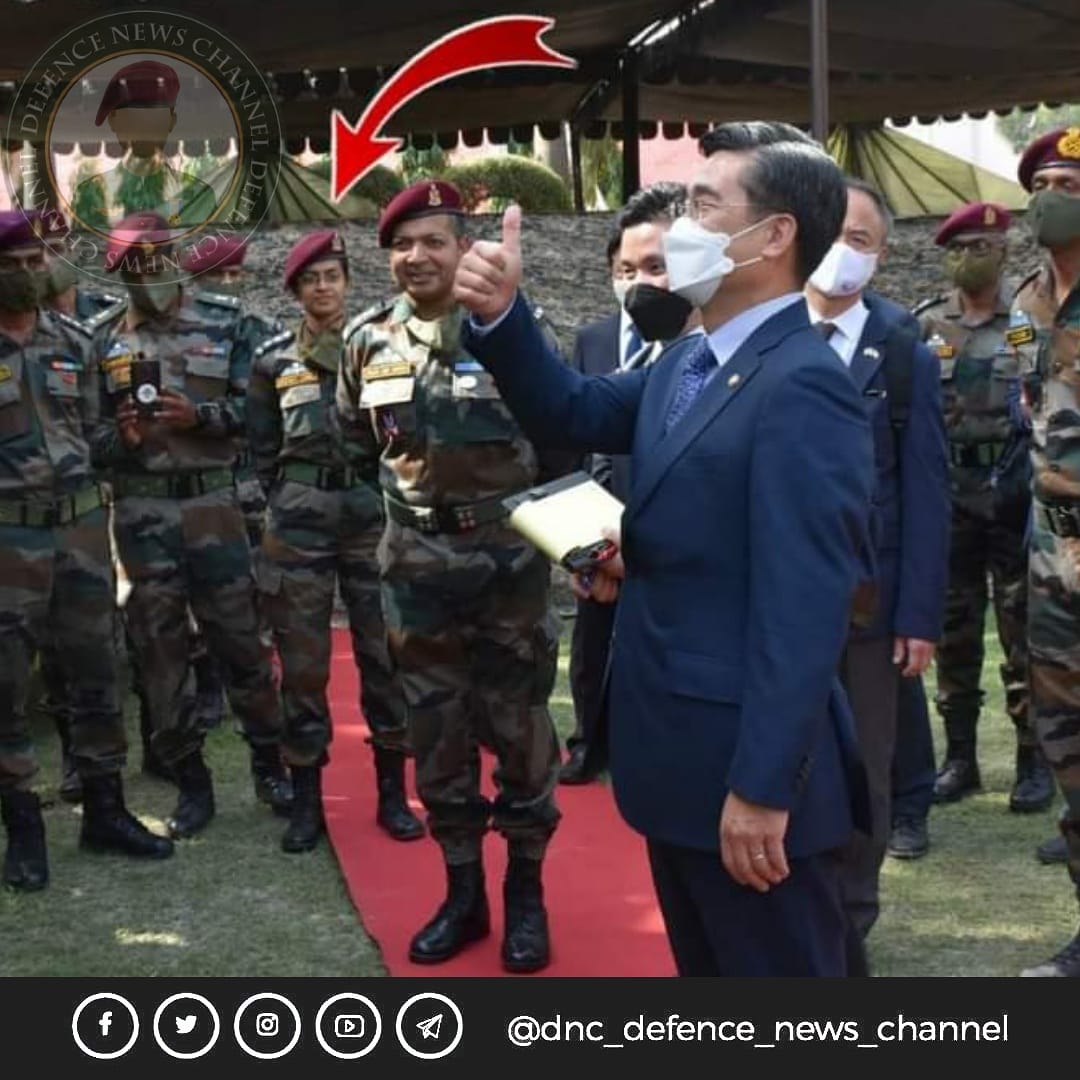 DefenceDnc's tweet photo. Female Paratrooper 🇮🇳❤️💪
.
#IndianArmy #Paratroopers #NaariSakti #femaleParatrooper... Tag a girl who will join PARA one day.. https://t.co/LyW8niEDwJ