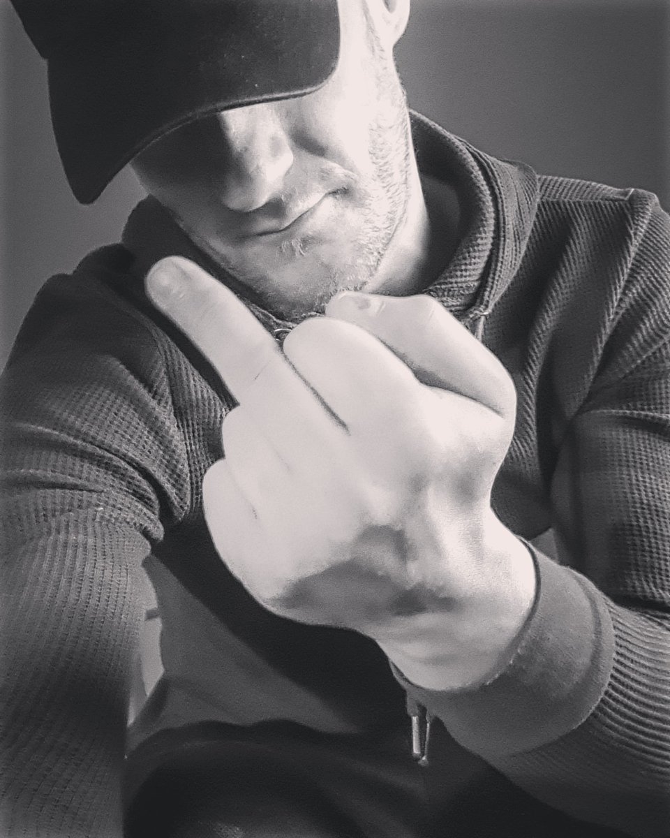 FetishAddictBen's tweet photo. J'ai beau être passif soumis, j'en ai pas l'apparence.
Plutôt viril, avec pas mal de force si on me test. https://t.co/pfrJ0ShyLn