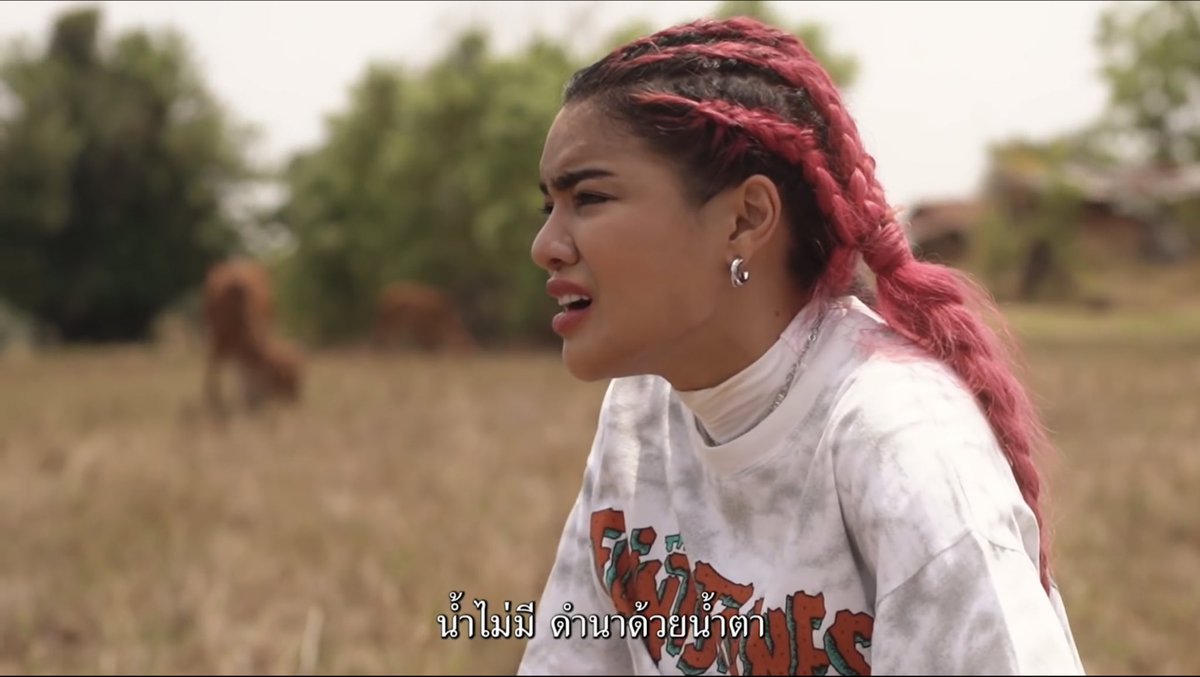 Eaaaw's tweet photo. เพื่อนทักมาแซวว่า "กูเห็นมึง F พริกทอดของ #พิมรี่พาย ตอนไลฟ์ขายของด้วย" นี่เลยอธิบายไปว่านี่เป็นคนไม่กินเผ็ดนะ แต่อยากช่วยอุดหนุนพิมรี่ เขาจะได้มีเงินเอาไปทำสิ่งดีๆ แบบนี้ต่อไป นางจะได้มีกำลังใจว่ายังมีคนสนับสนุนอยู่
"กูว่าเงินค่าพริกทอดกูไปถึงชาวนา/คนยากจนไวกว่าภาษีที่กูจ่ายอ่ะ" https://t.co/vQuBt50h84