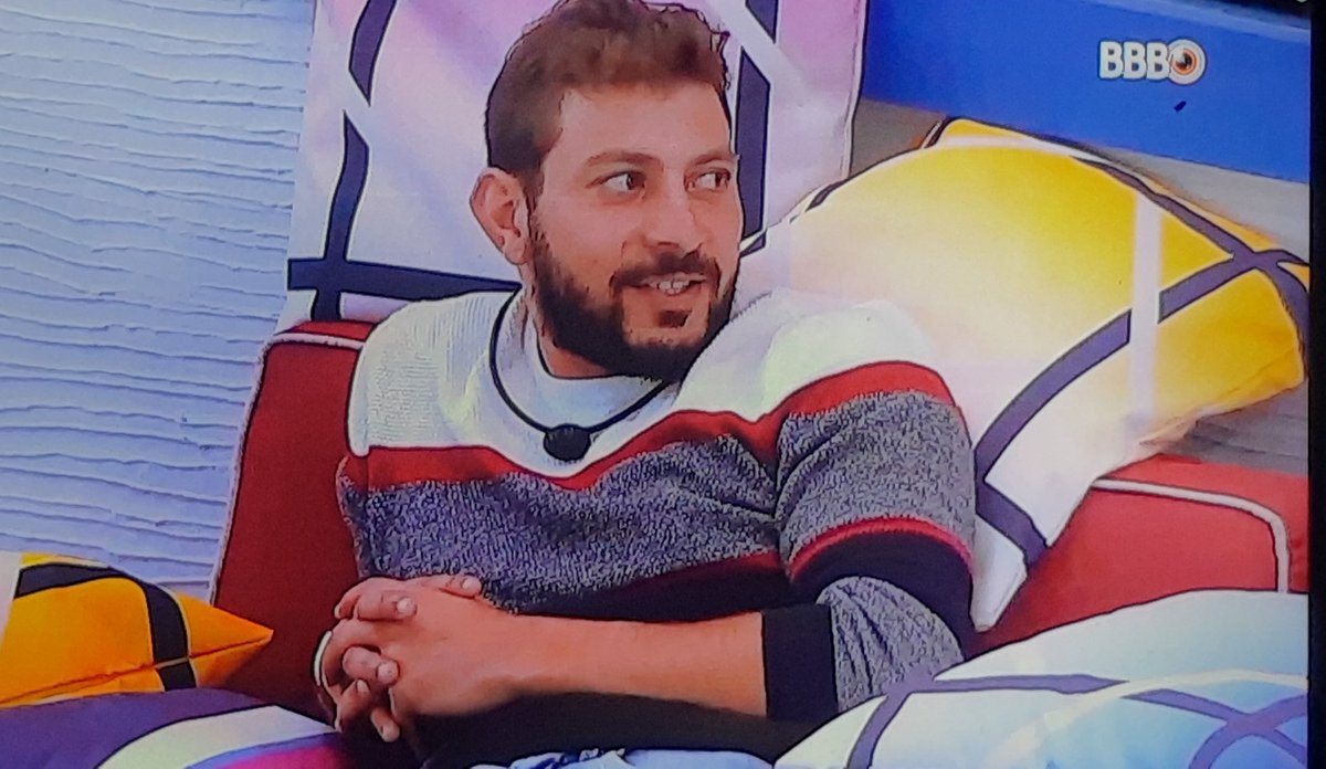 RainhaGeni's tweet photo. Adivinha sobre quem o Fiuk está falando para Rodolffo e Caio?

JULIETTE

Ele falou do assunto do Cuscuz e agora NOVAMENTE da calda do bolo, que ela quer ser vítima das situações. 

Que doença, gente! Lamentável! 

#BBB21 | O Gil | O Rodolffo | Ana Clara | Gil e Arthur | Juliette https://t.co/UzS4fcSTII