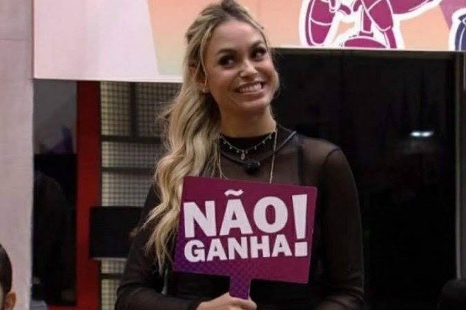 BubaKoda's tweet photo. Seu único erro foi não beijar os pés da protagonista desse povo cego. #BBB21 https://t.co/GzDTjEzP0c