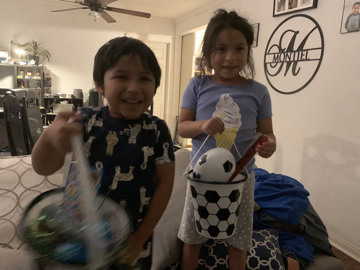 JeSSie_84's tweet photo. Showed up to training today and was greeted with my favorite tea, and then had another club family member come give me baskets for my babies! 😭
Our club is so special!! 🖤💙🤍
#breakermade https://t.co/m2z2lMaLaV