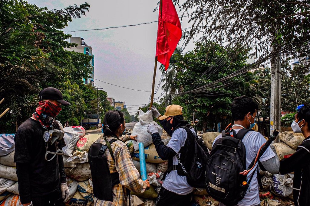 MilkTeaMM_MTAM's tweet photo. 521 civilians have been Killed by this inhuman Military Coup &amp; half of them is young people. Death-toll list during 58 days of spring revolution is 521 according to @aapp_burma.These are only confirmed list &amp; it can be more than that. #WhatsHappeninglnMyanmar #Mar31Coup https://t.co/x4HuH3tJlA