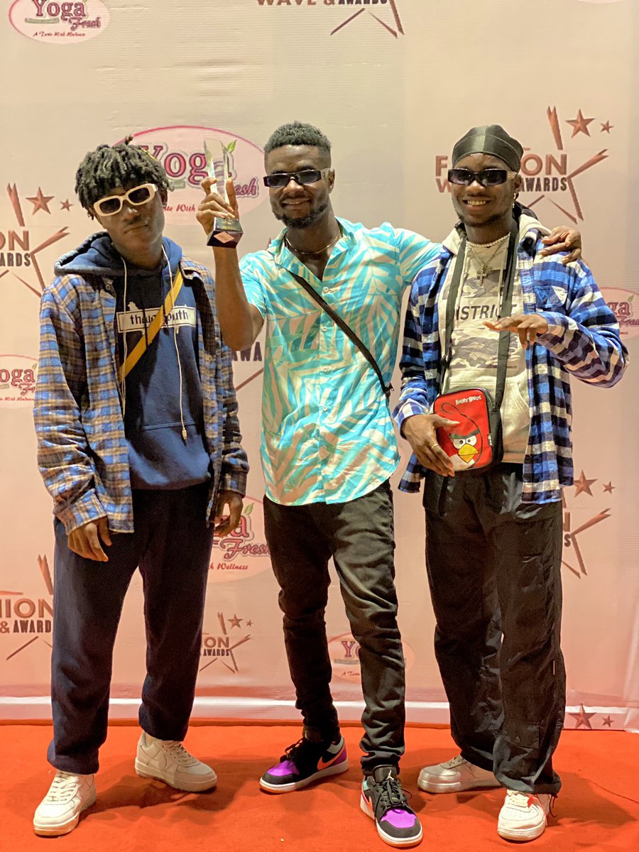 KobbyChronix's tweet photo. 🤴Another Honoring Bagged 🤴⭐️⭐️⭐️ Fashion Wave &amp; Awards 2021
@kobbychronix ,we rise by lifting others ⭐️
God bless u all for ur support &amp; love ✌️
The journey has just began ‼️To the street we have u at heart and we shall forever deliver and inspire you ✌️God got us all 💯 https://t.co/wYkG7DmJDu