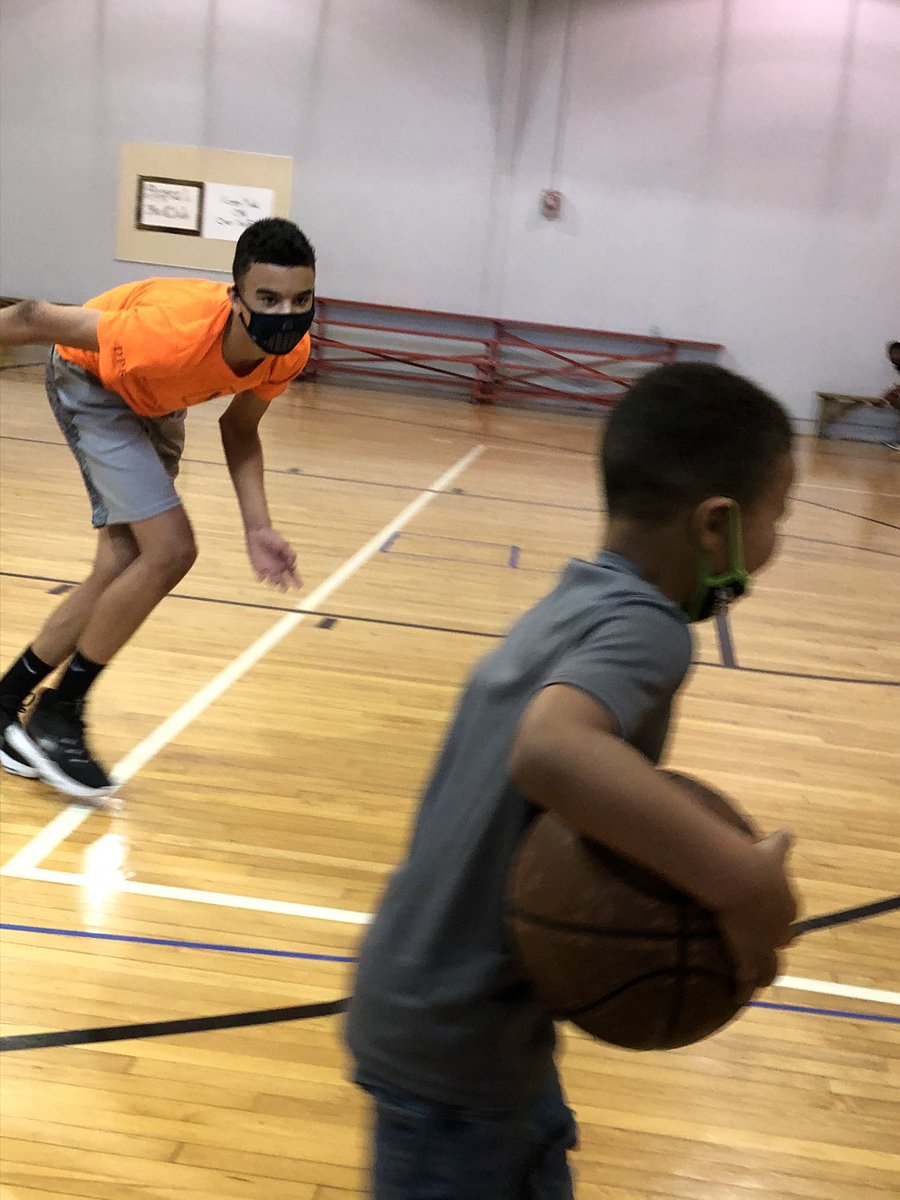 RaulCollins16's tweet photo. I am here @bgcghouston #Holthouse enjoying these young people giving them life pointers so that they stay on the right path. J is only in the 8th grade and nearly 6ft5in Tall. I hate COVID! @houstonpolice spreading#RelationalPolicing #PublicAffairs #CommunityServicesUnit Coach W https://t.co/VtjLYvagzW
