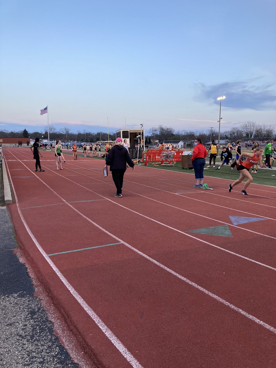 julzw9's tweet photo. Last events on the track today at Wayne! Girls/Boys 4x400 relay🎉
@OHMileSplit https://t.co/ES9XWHsrcE