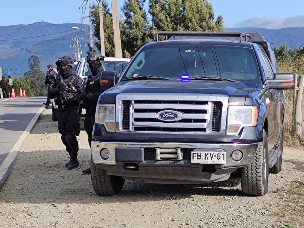 Esta tarde realizamos visita inspectiva al cruce Peleco con Coordinador de la Macrozona, Pablo Urquízar, mientras se realizaba operativo conjunto entre Armada, Carabineros y la PDI, uno de los puntos establecidos para reforzar seguridad en el cono sur de la Provincia de Arauco.