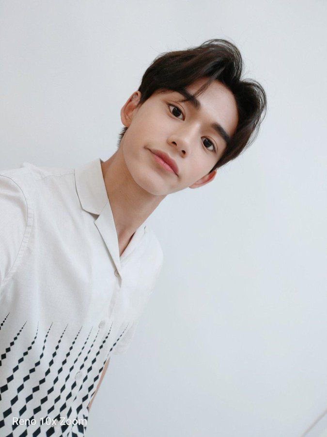 DakruoM_twt's tweet photo. [#EWYN🥐] Ojalá su debut sea pronto, el talento que poseen superó mis expectativas en cada canción. Pero en definitiva me quedo con 'Single' #LunchWithRo, es mi estilo y disfruté cada segundo. Seguro llegarán lejos. #LetsStream365 https://t.co/pFYROmK2b6