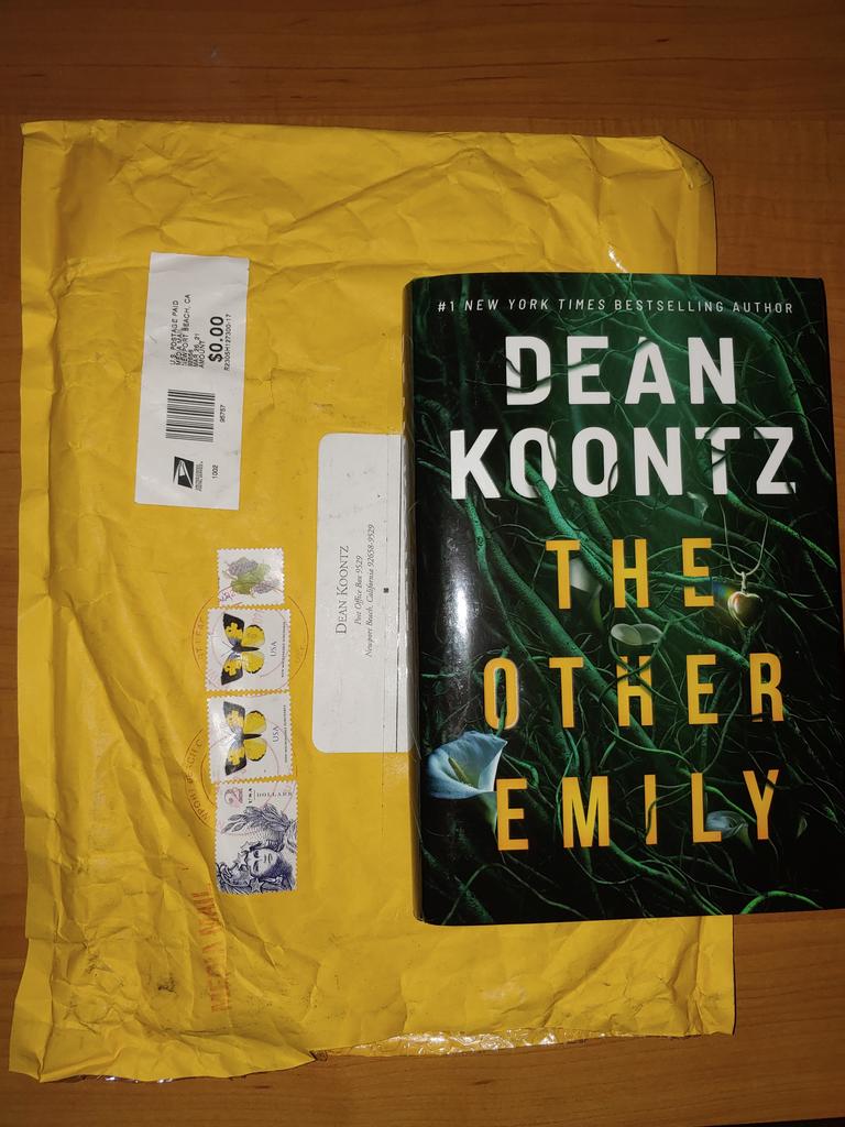 MargaretMDuarte's tweet photo. Thank you, Dean Koontz. I can't wait to start reading. https://t.co/GJCmvqtojq