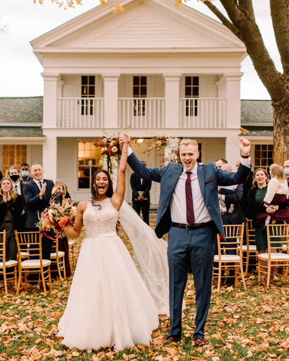 Is there anything better than this moment? 
.
.
@justinecastlephotography @gnomegrownflowers #cornmanfarms #annarbor #dexter #mittenlove #puremichigan #visitannarbor #destinationannarbor #michiganweddingvenue #miweddingvenue #weddingbouquet #bridalbouquet #whitebridalbouquet #ven
