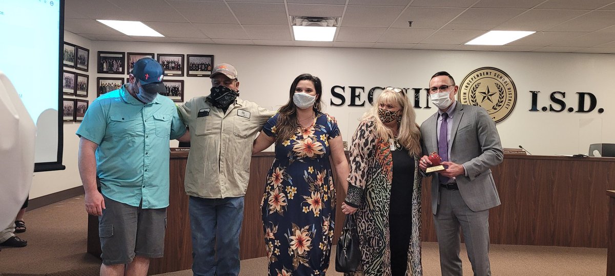 Congratulations to JBMS Educator Jeanette Gonzalez! SISD March Apple Award recipient. #barnesfamily