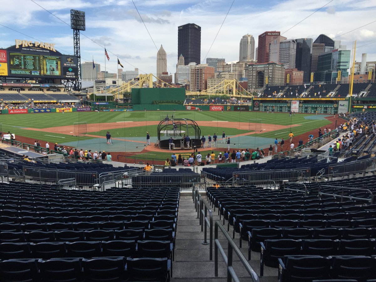 Zalman888's tweet photo. My favorite overall ballpark - Piitsburgh https://t.co/aDTwlgw66l
