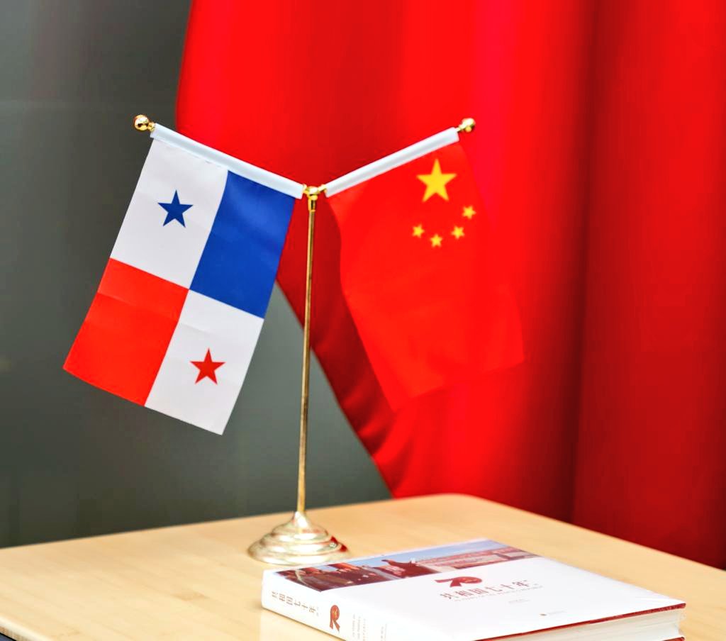 Despidiéndome de los amigos y colegas en Panamá, quiero presentar mis profundos agradecimientos a todos ustedes. Hasta pronto Panamá! Nos veremos amigos! 🤝🇨🇳🇵🇦 <a href="/weiasecas/">魏强  WEI Qiang</a> <a href="/MICIPMA/">Ministerio de Comercio e Industrias de Panamá</a> <a href="/rmartinezdlg/">Ramón Martínez</a> <a href="/AlvaroAlvaradoC/">Alvaro Alvarado - Noticias 180 Minutos/ Sin Rodeos</a> <a href="/limyueng/">Eduardo Lim Yueng</a> <a href="/Traficologo1/">TRAFICOLOGO-1</a> <a href="/JCasis25/">JOSE CASIS 🔴 #Panamá 🇵🇦</a> <a href="/xabatis/">𝕏𝕒𝕧𝕚𝕖𝕣 𝔹𝕒𝕥𝕚𝕤𝕥𝕒</a>