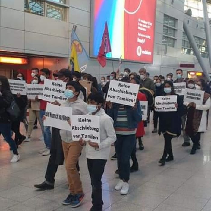 EelamMedia's tweet photo. Breaking!
German government deported over 100 Tamil asylum seekers to Srilanka from Düsseldorf international Airport, despite heavy critics and several protests.

4 people been reported released and the actual number of deported is yet to be confirmed.

#eelammedia #tamil #lka https://t.co/TXF5a6O2bJ