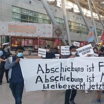 EelamMedia's tweet photo. Breaking!
German government deported over 100 Tamil asylum seekers to Srilanka from Düsseldorf international Airport, despite heavy critics and several protests.

4 people been reported released and the actual number of deported is yet to be confirmed.

#eelammedia #tamil #lka https://t.co/TXF5a6O2bJ