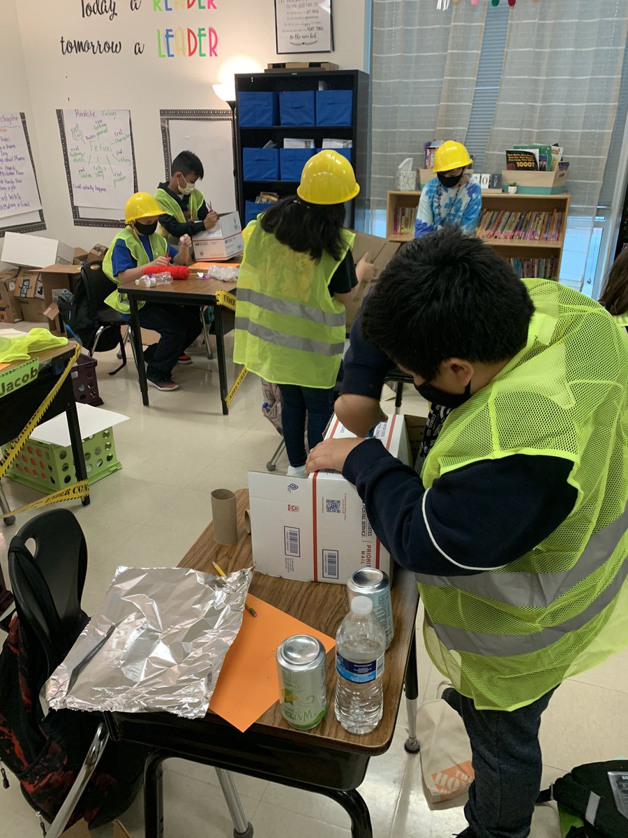 EmilyLoftin4's tweet photo. Third graders working hard on their inventions made from recycled materials! #setthestagetoengage #MESjoy @DemmiValdez @KimmyBennett_ @NicoleG_MES @jensmith207 https://t.co/ZtVVAVL26P
